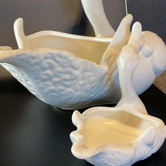 Elegant Hull White Swan Ceramic Sculpture Set - Picture 6 of 6
